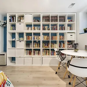 An Independent Beach Retreat Steps From The Lake And Right In The City Toronto