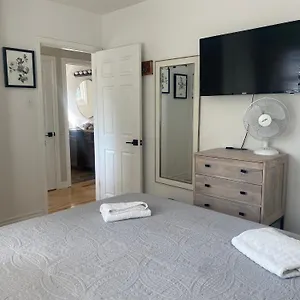 Clearbrooke Gem- Bright Private Bedroom Close To Yyz Homestay