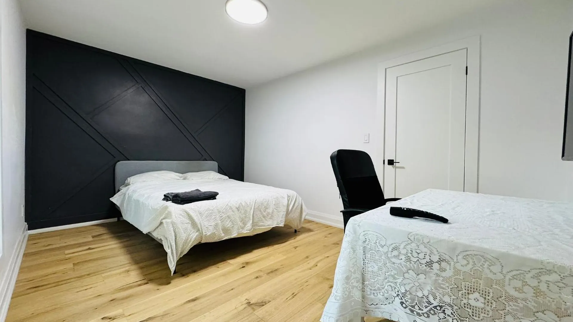 Entire Unit Airport Free Pkg Sep Entrance Newreno Apartment Toronto