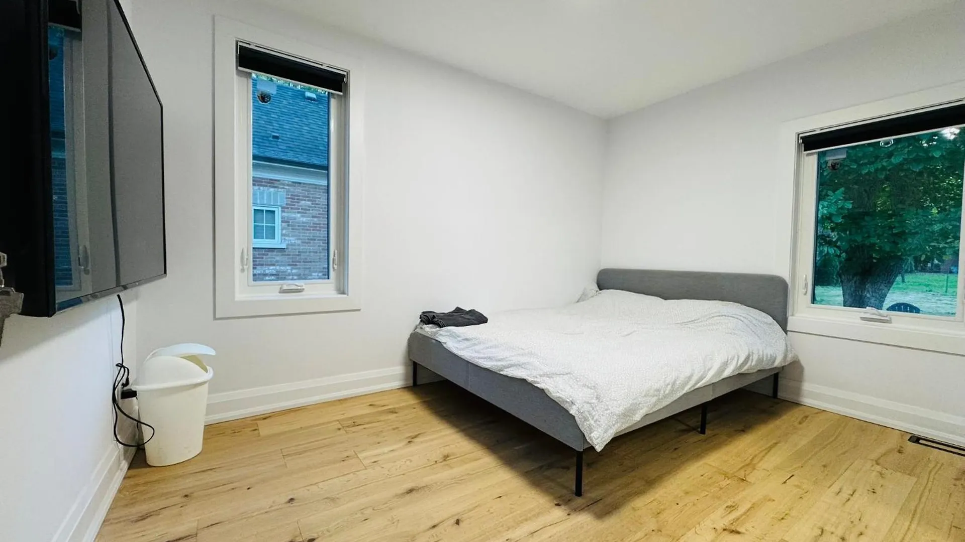 Entire Unit Airport Free Pkg Sep Entrance Newreno Apartment Toronto