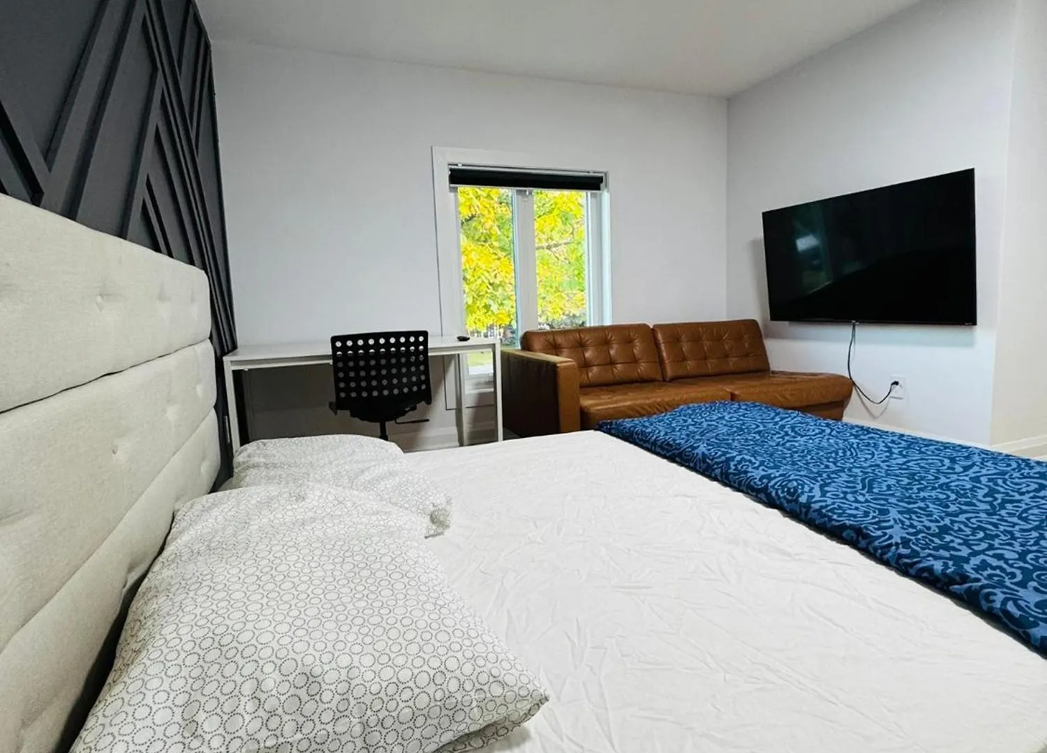 Entire Unit Airport Free Pkg Sep Entrance Newreno Apartment Toronto