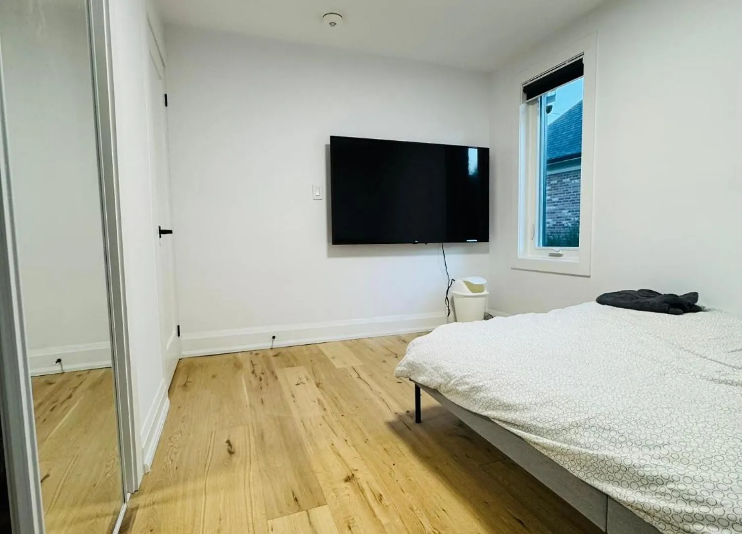 Entire Unit Airport Free Pkg Sep Entrance Newreno Apartment Toronto Canada