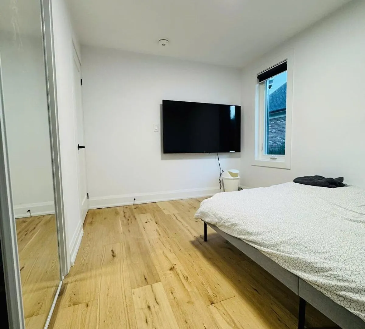 Entire Unit Airport Free Pkg Sep Entrance Newreno Apartment Toronto