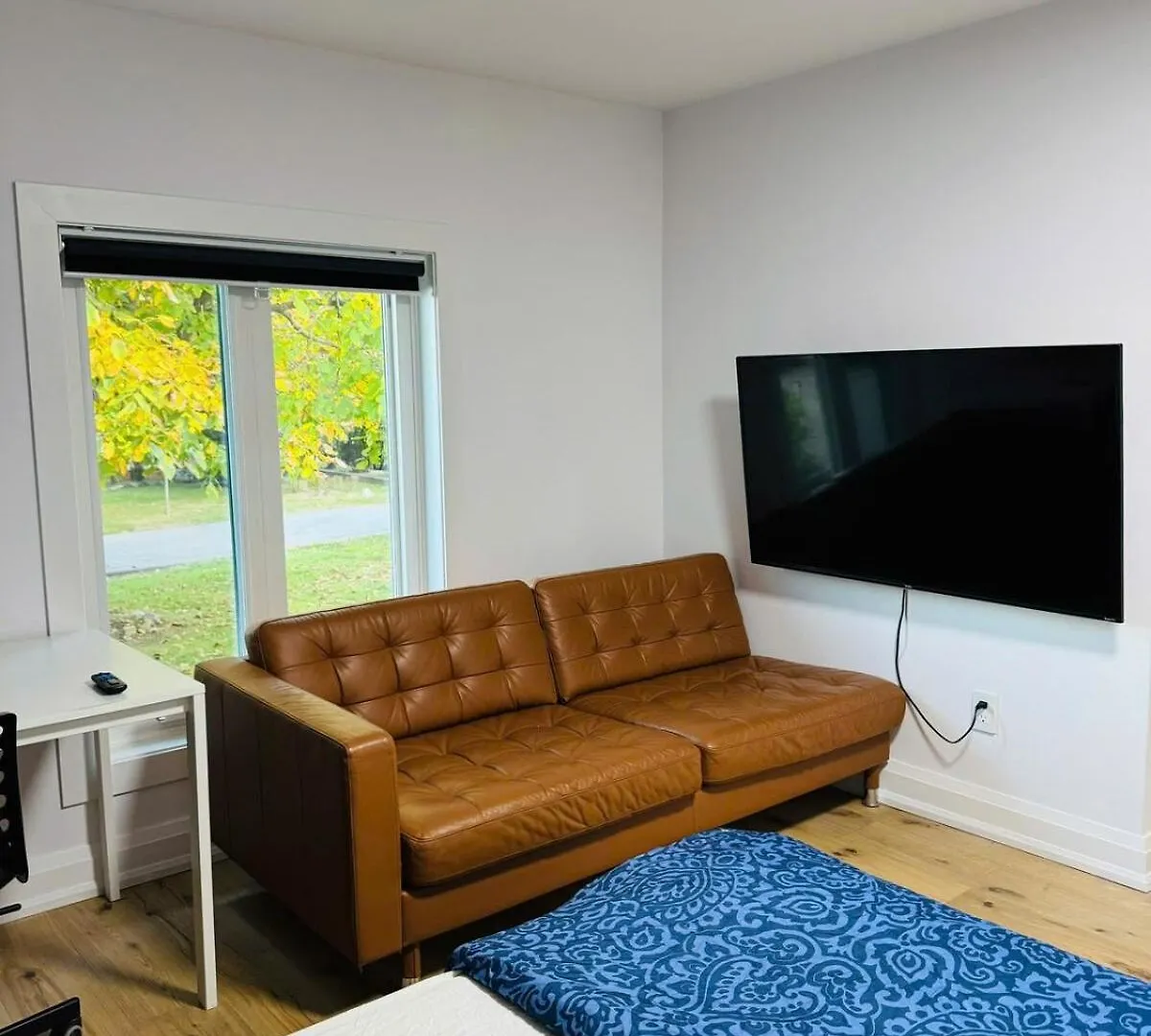 Entire Unit Airport Free Pkg Sep Entrance Newreno Apartment Toronto Canada