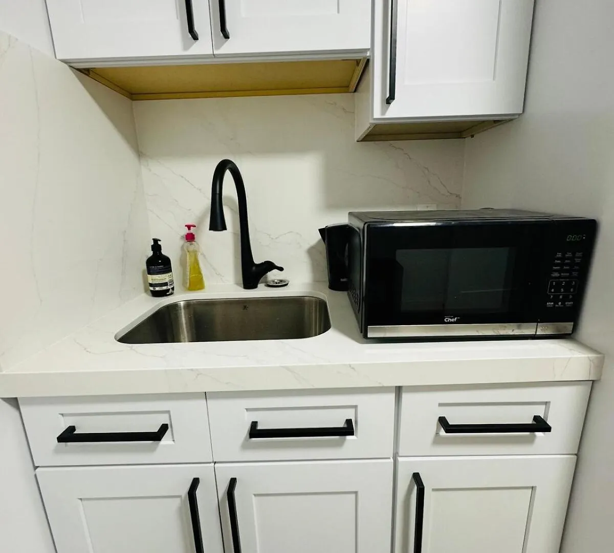 Entire Unit Airport Free Pkg Sep Entrance Newreno Apartment Toronto 0*,